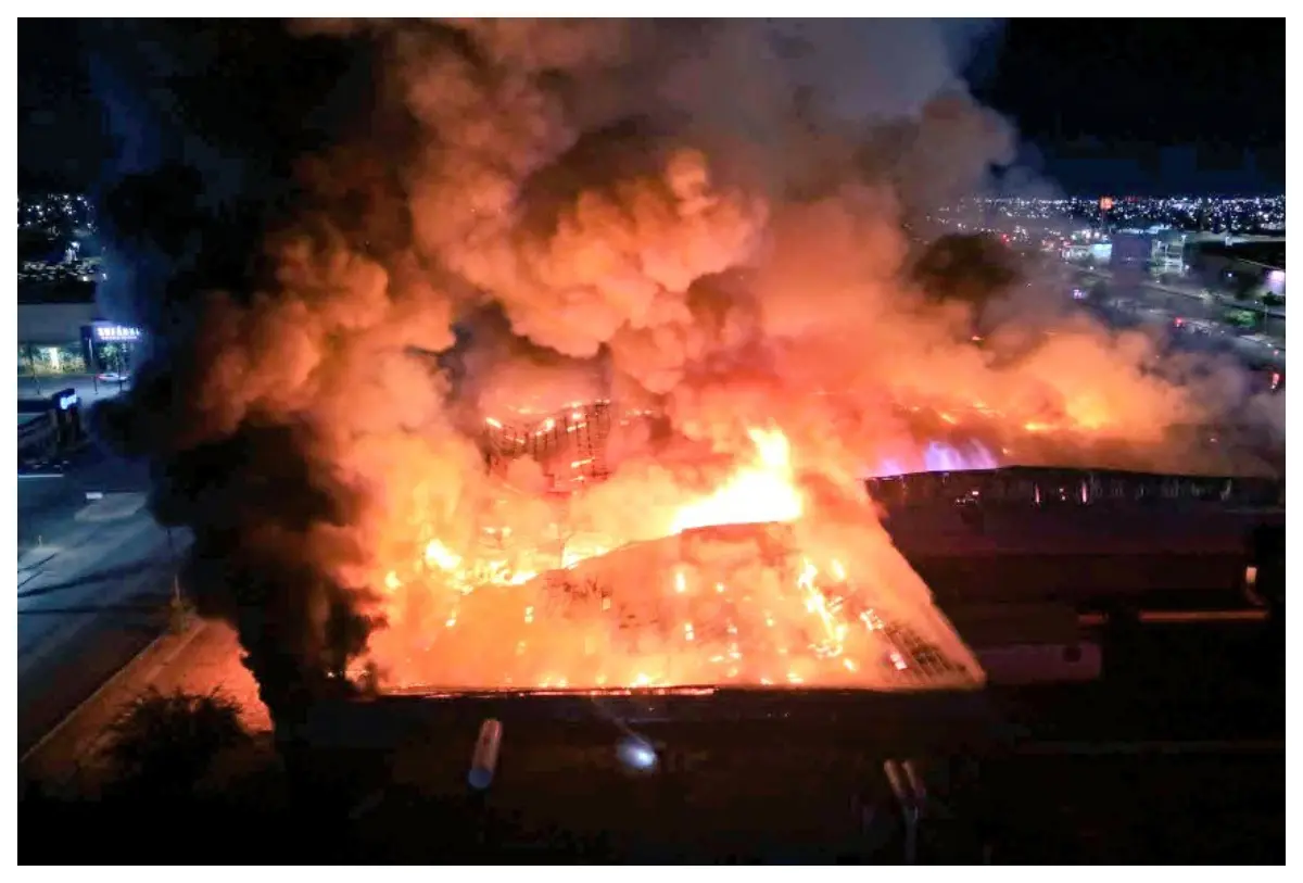 Las autoridades confirmaron que no hubo personas lesionadas y que todos los trabajadores se encuentran a salvo.