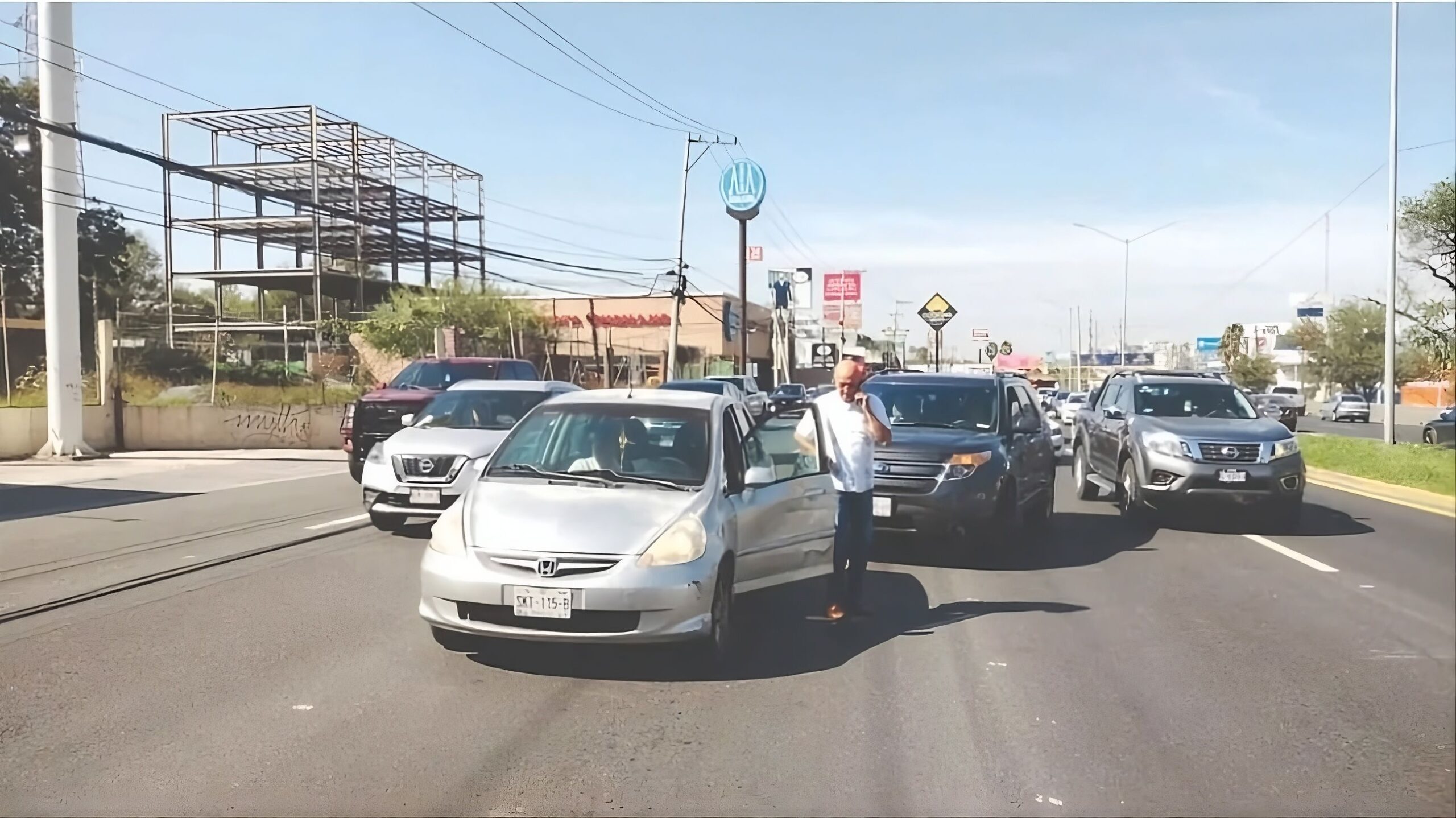 Autoridades municipales subrayaron que la ley respalda plenamente a los automovilistas y no afecta sus derechos ante las aseguradoras.