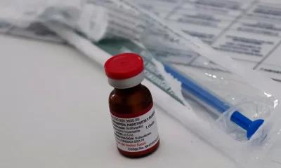 La Secretaría de Salud detalló que deben vacunarse niñas y niños de 12 meses para recibir la primera dosis de la vacuna SRP, así como menores de 18 meses para la segunda dosis.