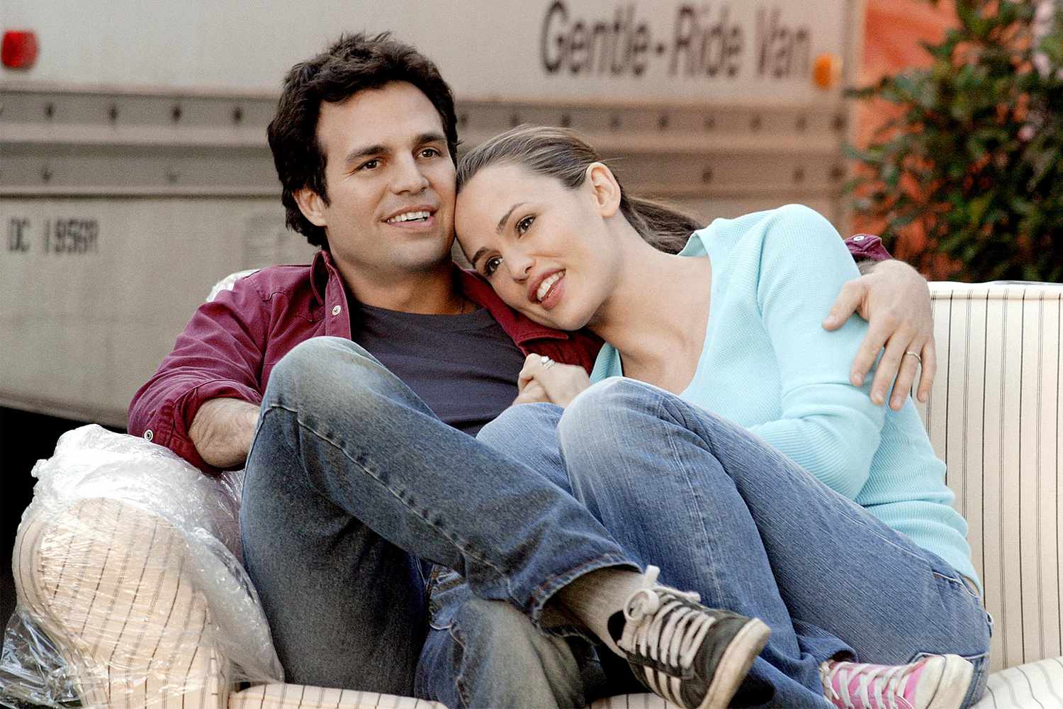 Aunque los detalles de la trama se mantienen en secreto, la producción busca recrear la química que en su momento lograron Garner y Mark Ruffalo, apostando por una visión contemporánea.