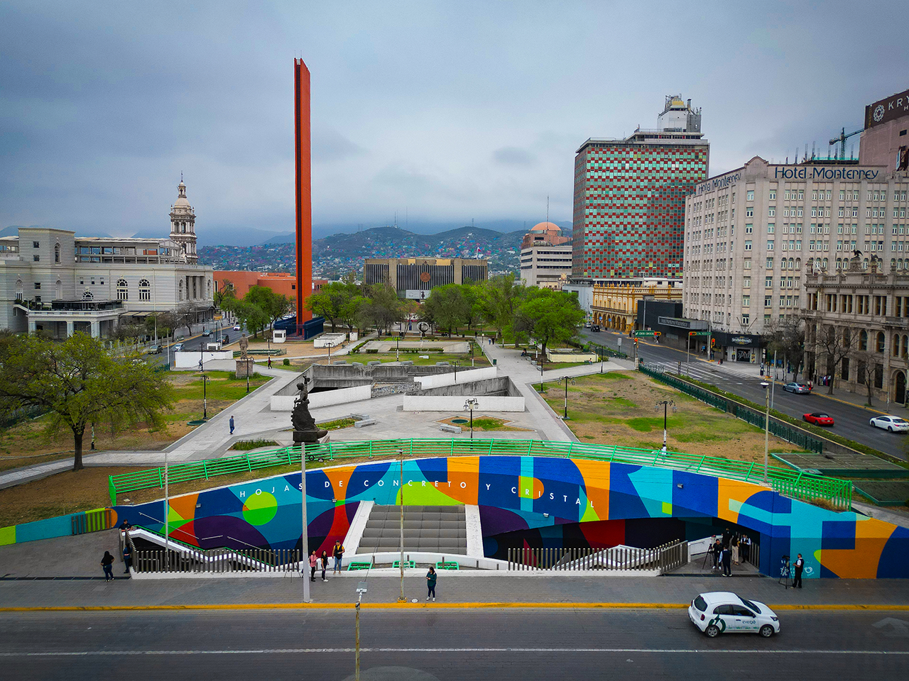 La obra inaugural fue realizada por el colectivo internacional Boa Mistura, que transformó por completo la estación con una intervención de aproximadamente 600 metros cuadrados.