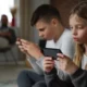 El caso también involucra a plataformas como TikTok y Snapchat, que previamente alcanzaron acuerdos fuera de juicio, en un contexto de creciente presión legal sobre la industria por sus prácticas y su impacto en los usuarios más jóvenes.