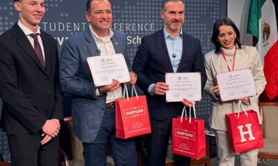 El diálogo fue moderado por el estudiante de maestría en Ciencias Políticas Jesús Chavoya.