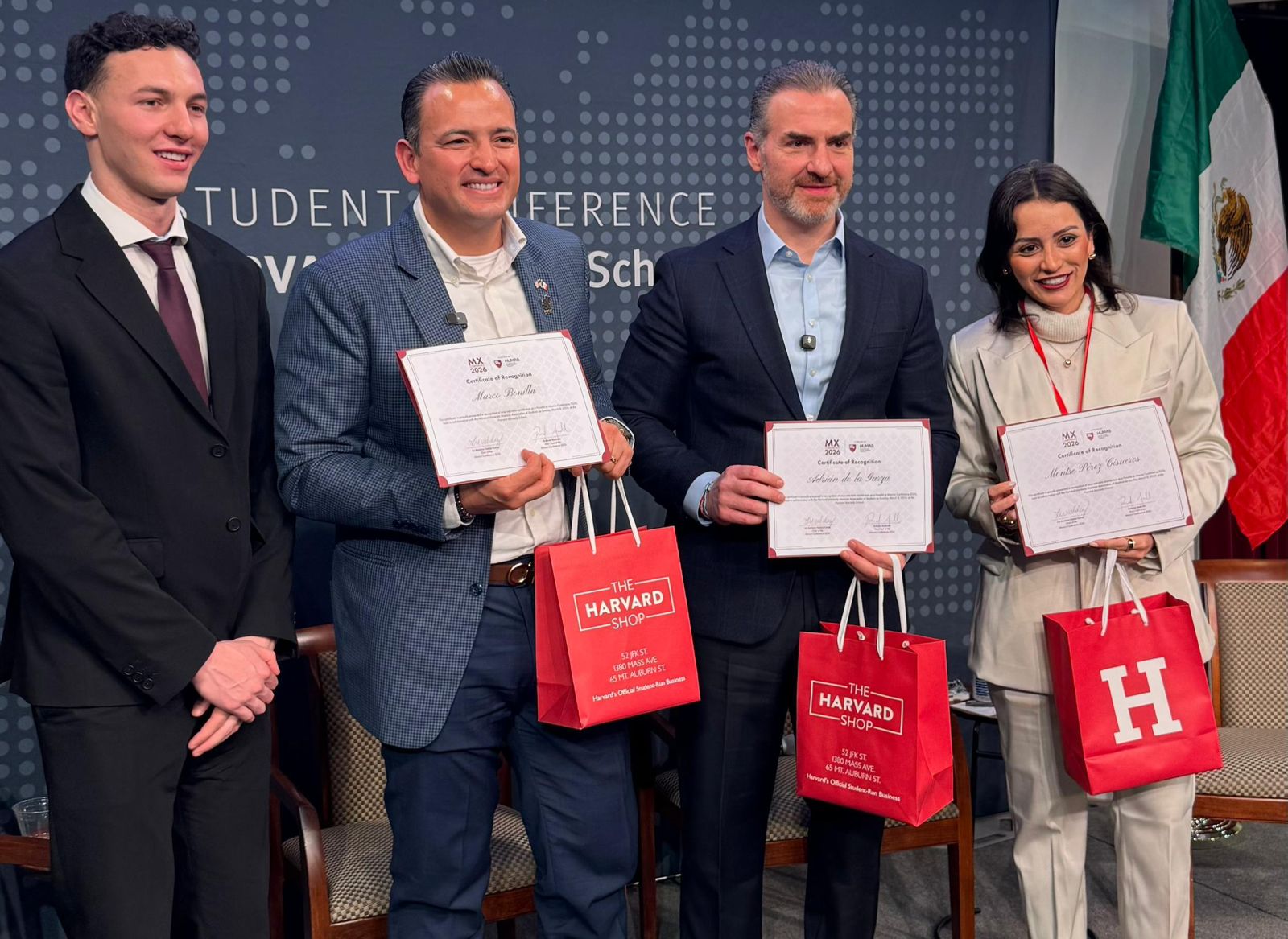 El diálogo fue moderado por el estudiante de maestría en Ciencias Políticas Jesús Chavoya.