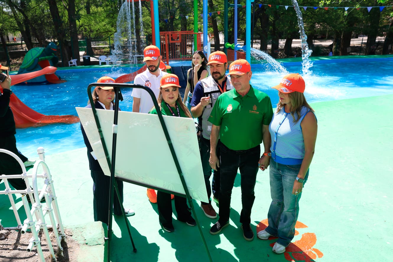 El parque abre diariamente de 10:00 a 20:00 horas, ofreciendo también espacios para picnic, asadores y la oportunidad de convivir junto al único río vivo de la ciudad.