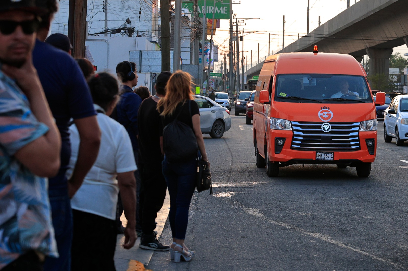 Como parte de las modificaciones, las rutas vespertina, azul, blanca y naranja, utilizadas principalmente por estudiantes, suspenderán actividades del 30 de marzo al 10 de abril.