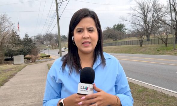 Rodríguez, quien actualmente permanece en un centro de detención migratoria, es licenciada en periodismo en Colombia y se integró a Nashville Noticias en 2022, donde cubre temas migratorios, sociales y comunitarios