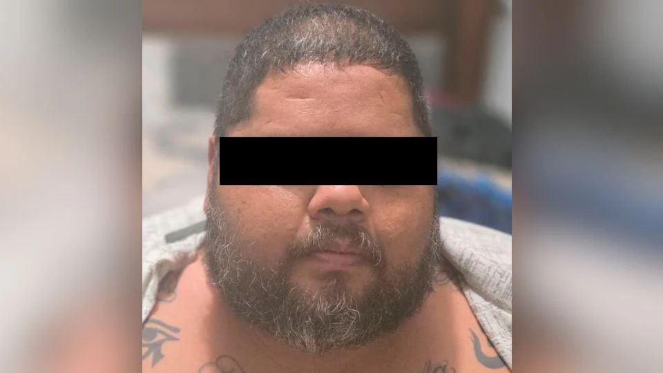 Según las investigaciones, “El Congo” operaba bajo las órdenes de Jorge Armando “N”, alias “El Licenciado”, señalado como uno de los autores intelectuales del crimen y quien fue capturado en noviembre pasado en Morelia