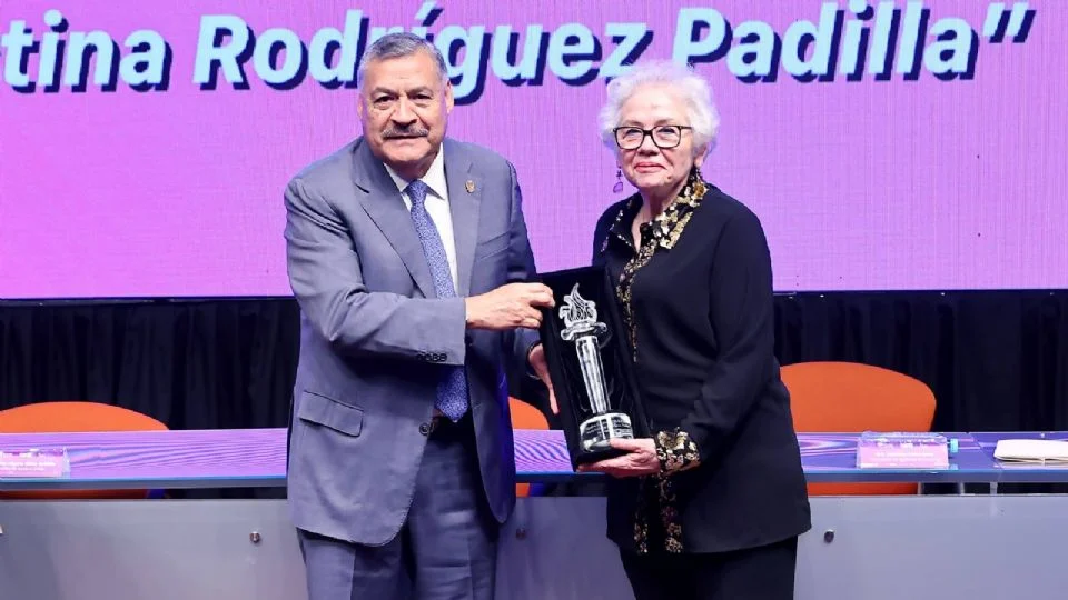 La científica María Cristina Rodríguez Padilla agradeció la distinción y reiteró su compromiso con el avance científico y la formación de nuevas generaciones.