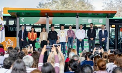 La entrega de las nuevas unidades se realizó en el estacionamiento del Estadio BBVA y fue encabezada por el gobernador Samuel García Sepúlveda