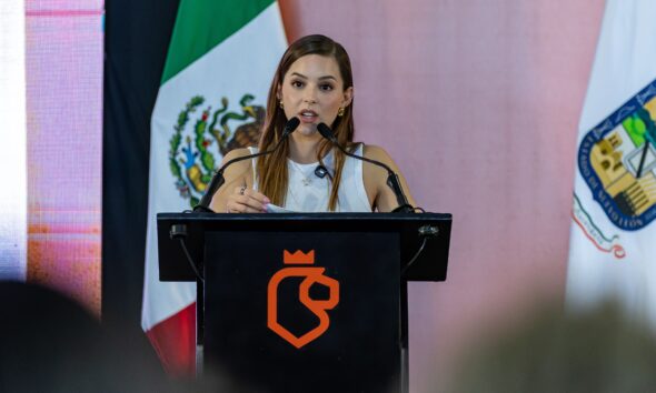 De acuerdo con la diputada, en algunos actos públicos Rodríguez Cantú ha emitido mensajes de carácter político, incluso responsabilizando a legisladores de oposición por el retraso en la aprobación del Presupuesto 2026