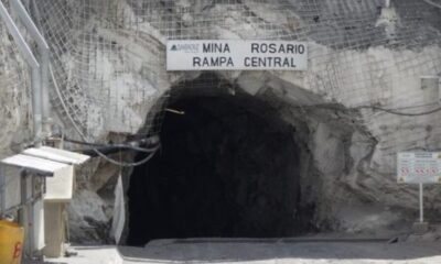 De acuerdo con reportes, en un inicio once mineros quedaron atrapados tras el colapso, sin embargo, durante las primeras maniobras lograron ser rescatados con vida siete de ellos.
