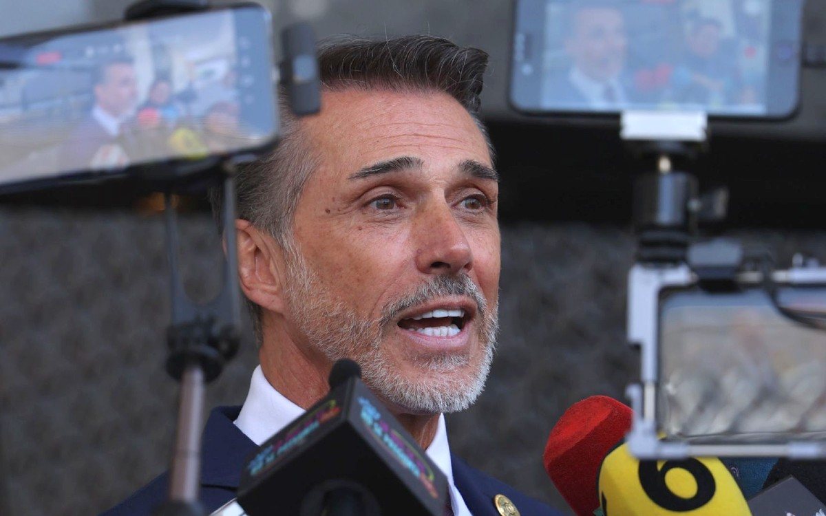 Mayer reconoció que, políticamente, su decisión pudo haber sido incorrecta, pero insistió en que tiene el derecho de separarse temporalmente del cargo y reincorporarse cuando así lo determine.