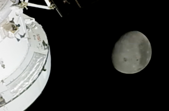 Durante la misión, los tripulantes lograron hitos históricos, como convertirse en la primera misión tripulada en orbitar la Luna en más de 50 años, observar la cara oculta del satélite y superar los 400 mil kilómetros de distancia desde la Tierra.