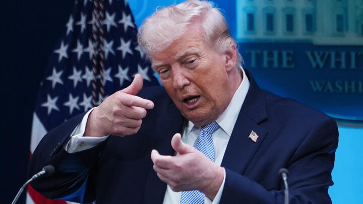 La decisión de suspender los ataques ocurre luego de que Trump amenazara con bombardear infraestructura iraní, incluyendo puentes y centrales eléctricas, si Teherán no accedía a reabrir el estrecho de Ormuz