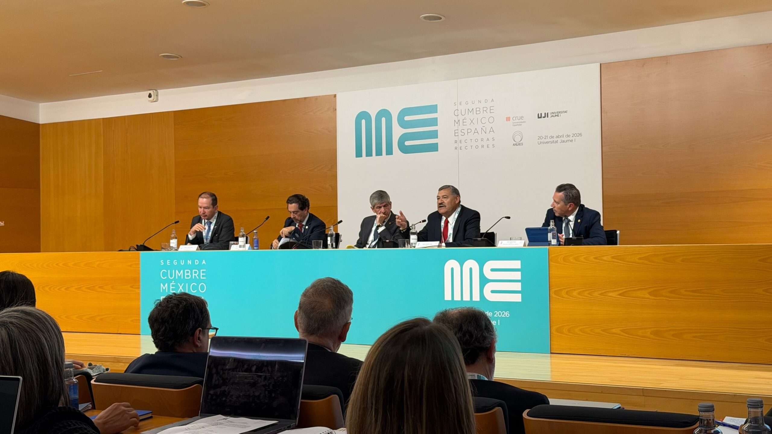 Guzmán López también propuso fortalecer programas de doble titulación, ampliar la movilidad estudiantil y fomentar la presencia de estudiantes internacionales