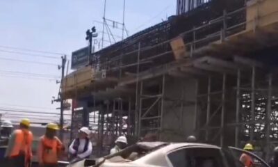 La caída de la estructura obligó al cierre de varios carriles, dejando únicamente uno habilitado para la circulación.