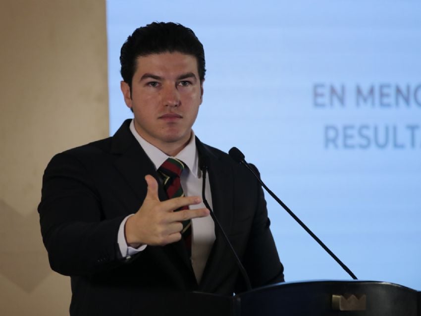 Las investigaciones detallan al menos cuatro rutas financieras. En una de ellas, el Gobierno estatal habría pagado más de 964 millones de pesos a una empresa proveedora, que posteriormente transfirió más de 200 millones al despacho familiar.