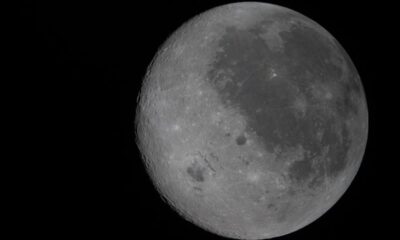 El cráter “Carroll”, ubicado cerca del cráter Glushko y visible desde la Tierra, se convierte así en un símbolo permanente de recuerdo en la Luna.