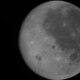 El cráter “Carroll”, ubicado cerca del cráter Glushko y visible desde la Tierra, se convierte así en un símbolo permanente de recuerdo en la Luna.
