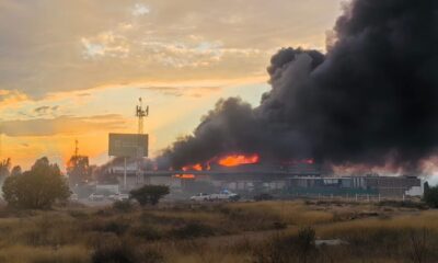 Elementos de bomberos y Protección Civil, con apoyo de corporaciones de municipios cercanos, trabajaron para controlar las llamas, sin que se reportaran víctimas.