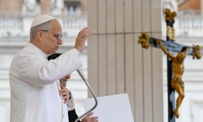 “Que el Señor los bendiga y los proteja siempre de todo mal”, expresó ante los asistentes congregados en el Vaticano.