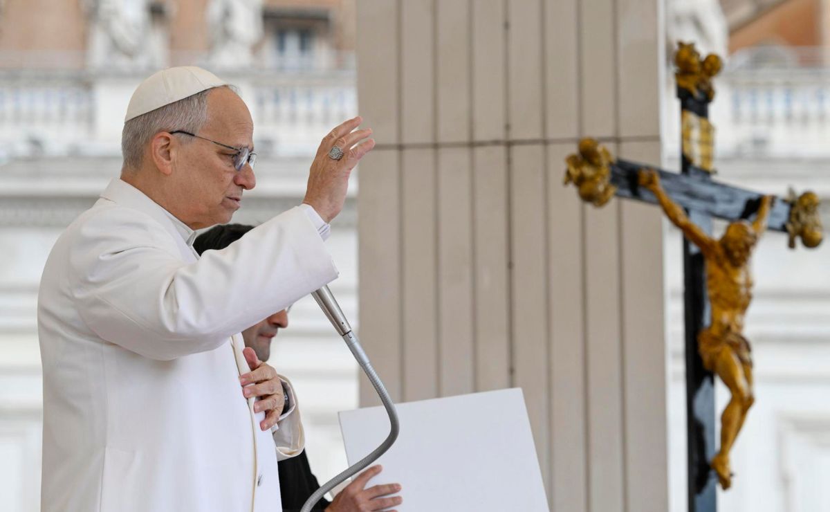 “Que el Señor los bendiga y los proteja siempre de todo mal”, expresó ante los asistentes congregados en el Vaticano.