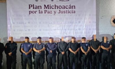 Según las autoridades, los agentes circulaban en dos patrullas encapuchados, sin insignias oficiales, y durante la inspección se les encontraron dosis de una sustancia con características similares a la metanfetamina.