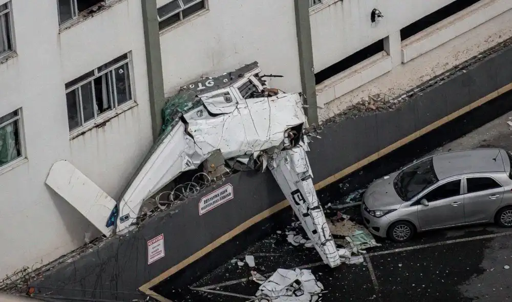 De acuerdo con reportes preliminares, al menos dos pasajeros sobrevivieron al impacto, aunque fueron trasladados en estado crítico a hospitales cercanos.