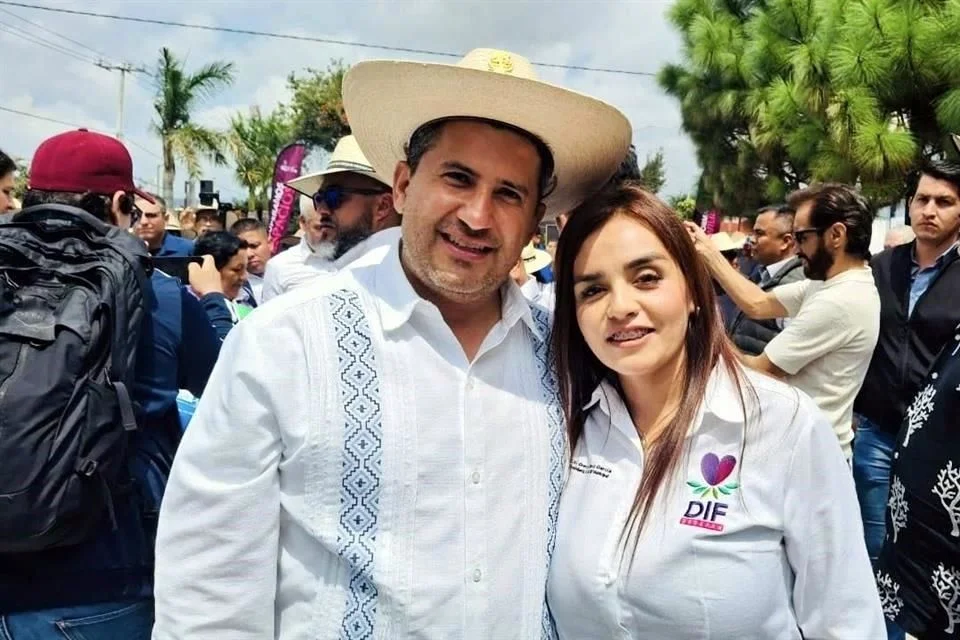 “Hoy estarías aquí junto a tu familia, despertando al lado de nuestros hijos, pero como pertenecías a un movimiento ciudadano y no a un movimiento político, te ignoraron y te dejaron solo”, agregó