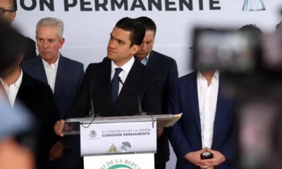 La petición fue encabezada por el dirigente nacional panista Jorge Romero, acompañado por el senador Ricardo Anaya y el diputado José Elías Lixa