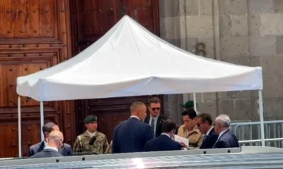 El funcionario estadounidense llegó acompañado por el embajador Ronald Johnson y bajo un fuerte dispositivo de seguridad.