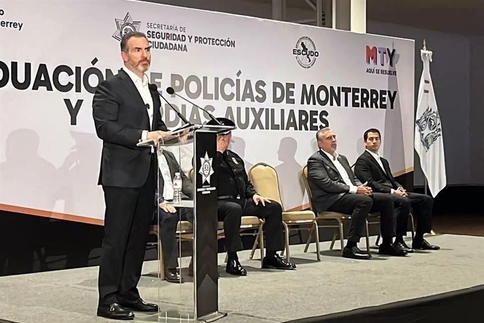 El edil destacó que las mejoras en prestaciones y condiciones laborales han permitido reducir significativamente la deserción policiaca, pasando de un 20 a solo un 7 por ciento.