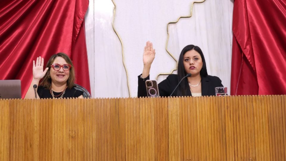 La propuesta, impulsada por la diputada Lorena de la Garza, modifica el artículo 60 para establecer que ningún Presidente Municipal sustituto podrá tener parentesco por consanguinidad o afinidad en primer o segundo grado con el alcalde que deja el cargo.