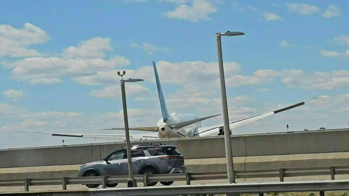 La aeronave logró completar el aterrizaje sin mayores complicaciones, evitando una situación de mayor riesgo.