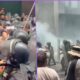 Durante la protesta, los maestros lanzaron consignas contra el Gobierno federal y acusaron represión por parte de las autoridades. Integrantes del movimiento señalaron que únicamente buscaban llegar al Zócalo para realizar un mitin y reprocharon el uso de la fuerza.