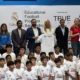 El programa opera bajo un esquema de financiamiento mixto que incluye becas impulsadas por Fundación H-E-B en la Comunidad y el gobierno municipal