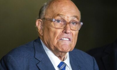 Giuliani alcanzó notoriedad nacional tras los atentados del 11 de septiembre de 2001, cuando su liderazgo como alcalde de Nueva York le valió el apodo de “el Alcalde de Estados Unidos”.