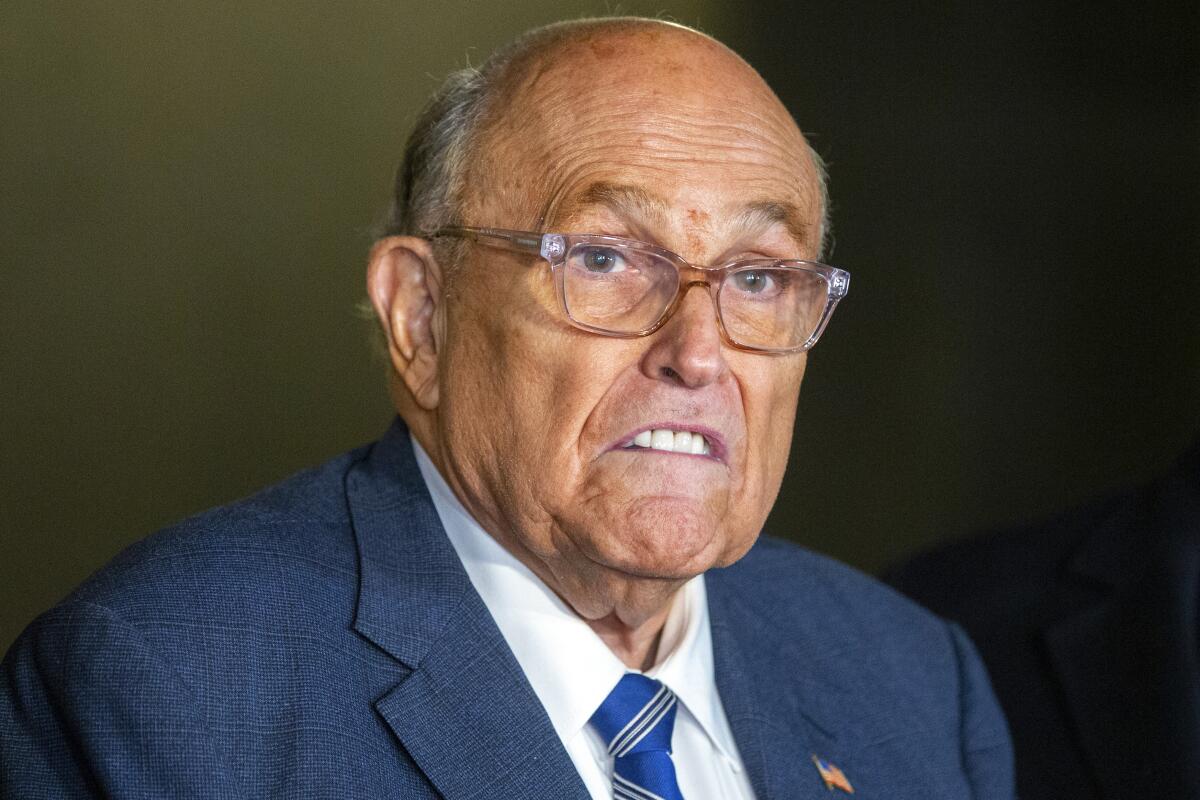Giuliani alcanzó notoriedad nacional tras los atentados del 11 de septiembre de 2001, cuando su liderazgo como alcalde de Nueva York le valió el apodo de “el Alcalde de Estados Unidos”.
