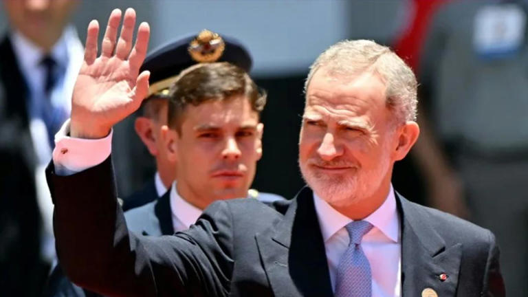 El acercamiento comenzó a tomar forma en marzo pasado, cuando Sheinbaum invitó personalmente al rey español a acudir a alguno de los encuentros mundialistas celebrados en México.