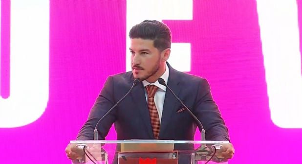 El líder de la Sección 50, Juan José Gutiérrez, aprovechó el evento para exigir mejores condiciones para maestros jubilados y pensionados.