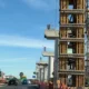 El incidente se registró el domingo por la tarde mientras se realizaban labores con una estructura metálica en uno de los frentes de construcción.
