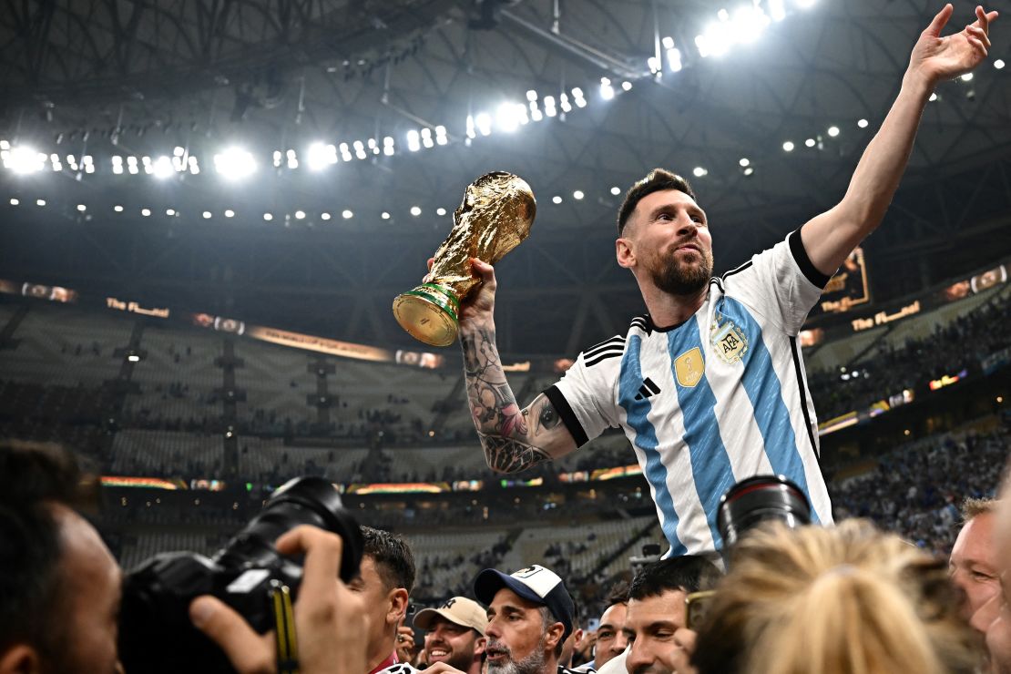 Sobre Argentina, el campeón del mundo en Qatar 2022 reconoció que el equipo mantiene una base competitiva y con mentalidad ganadora, aunque algunos futbolistas llegarían con problemas físicos o poca actividad