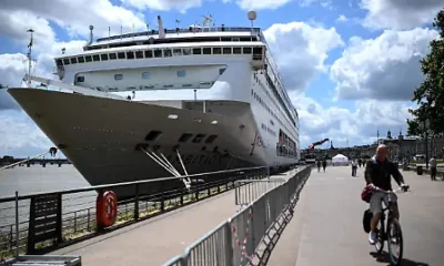 Un equipo médico subió al crucero para realizar pruebas y determinar el origen exacto del brote.