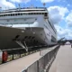 Un equipo médico subió al crucero para realizar pruebas y determinar el origen exacto del brote.