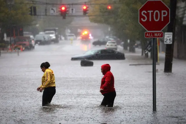 En redes sociales comenzaron a circular videos que muestran la magnitud de las inundaciones
