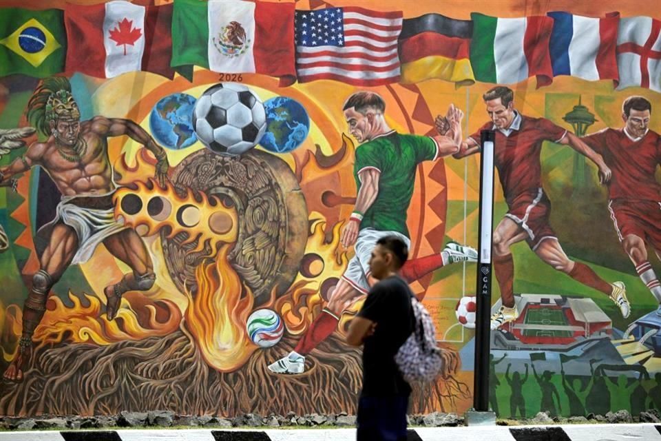 El mural, elaborado durante tres meses y con más de 200 metros cuadrados de extensión, incluye además símbolos representativos de México como el Ángel de la Independencia, la Basílica de Guadalupe y el Palacio de Bellas Artes.