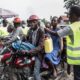 Los CDC de África expresaron preocupación por la cercanía de las regiones afectadas con Uganda y Sudán del Sur, lo que podría favorecer la transmisión transfronteriza de la enfermedad.