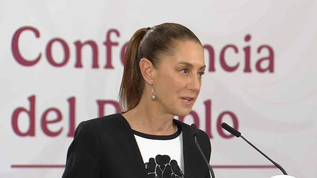 Sheinbaum explicó que la propuesta no fue planteada directamente por la SEP, sino que surgió de reuniones entre secretarios estatales de Educación y representantes del magisterio.