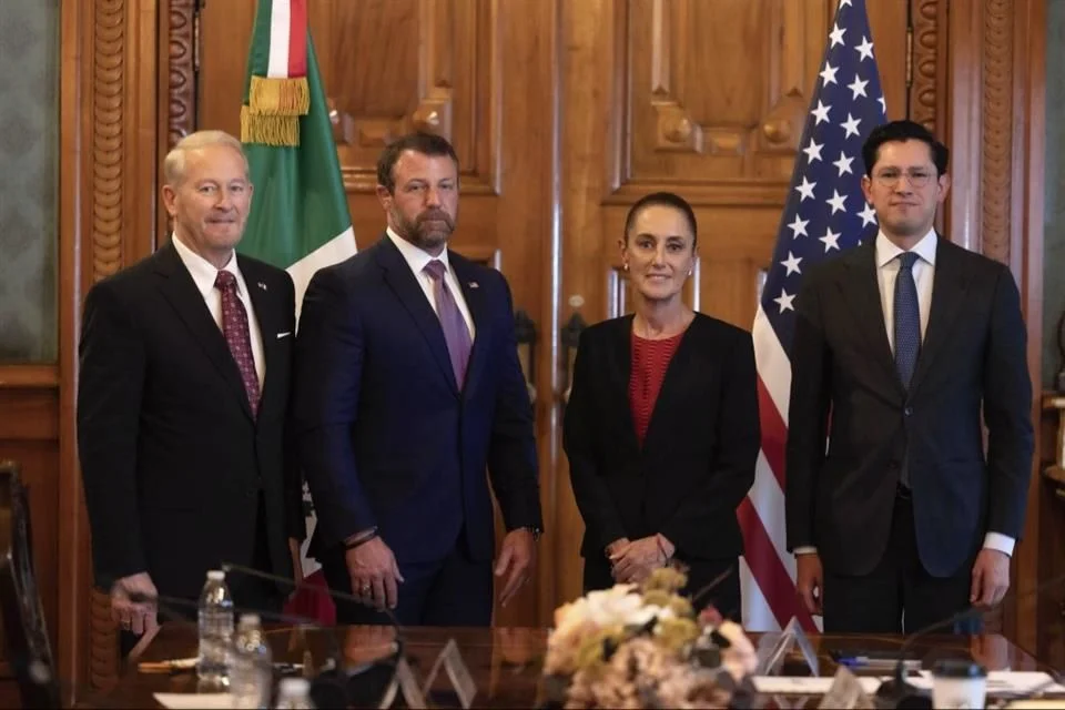 “Acordamos seguir colaborando conjuntamente en el marco de respeto de nuestros países”, escribió Sheinbaum tras la reunión privada.